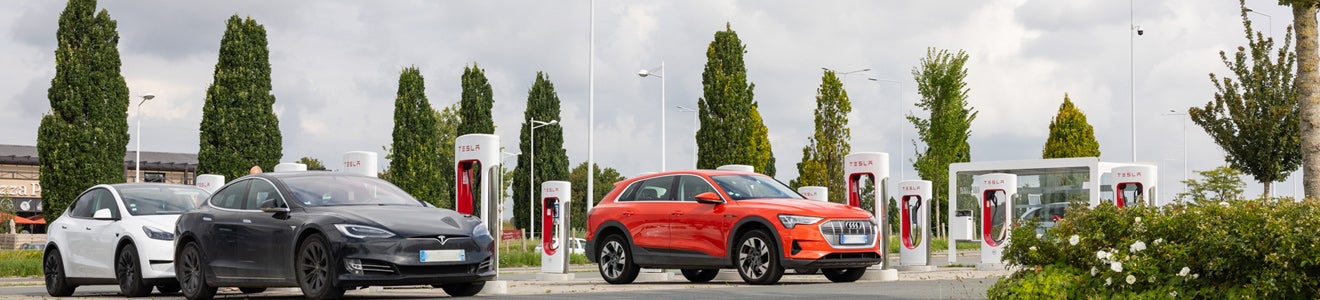 Bornes Tesla Aushopping Noyelles